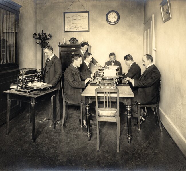 Photography of a classroom at SHL around 1909 | © SHL Schweizerische Hotelfachschule Luzern
